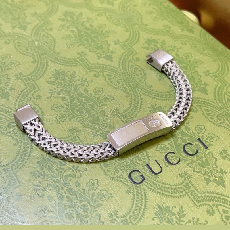 G*u*i bracelets